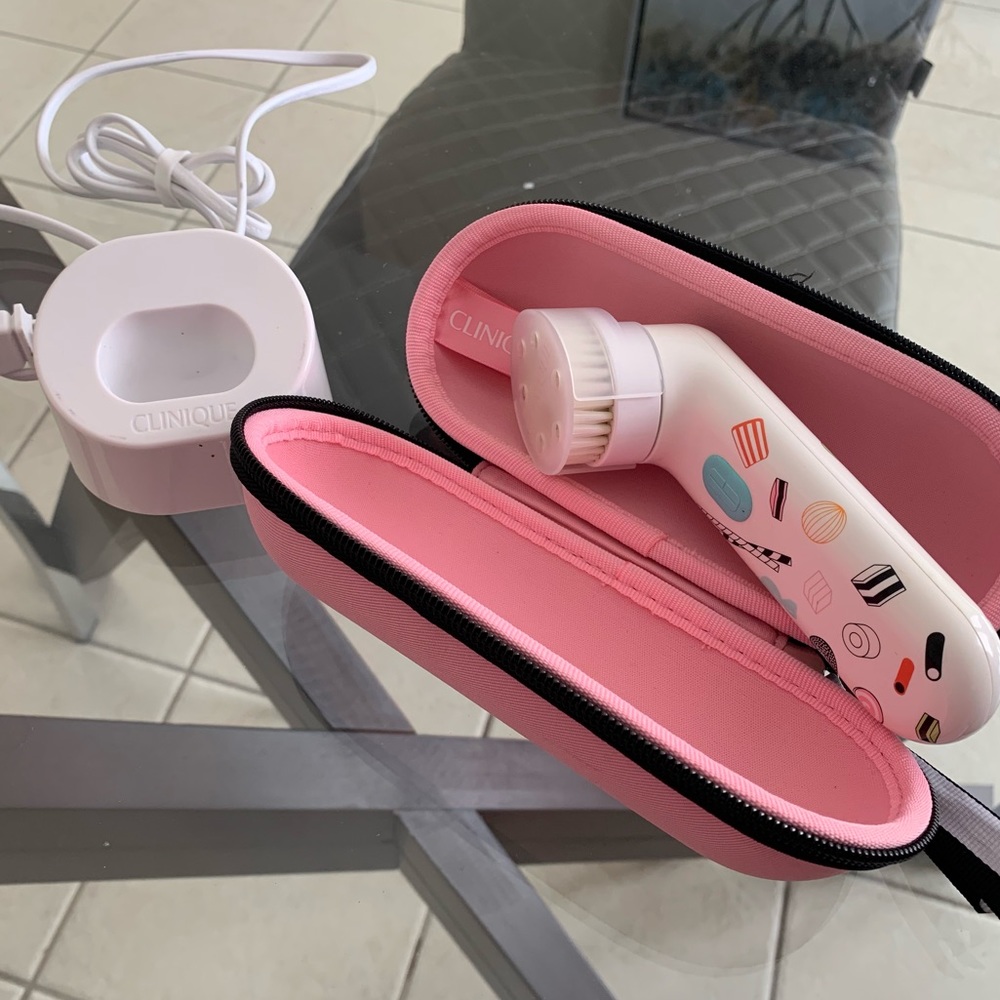 Clinique Sonic System and travel case
